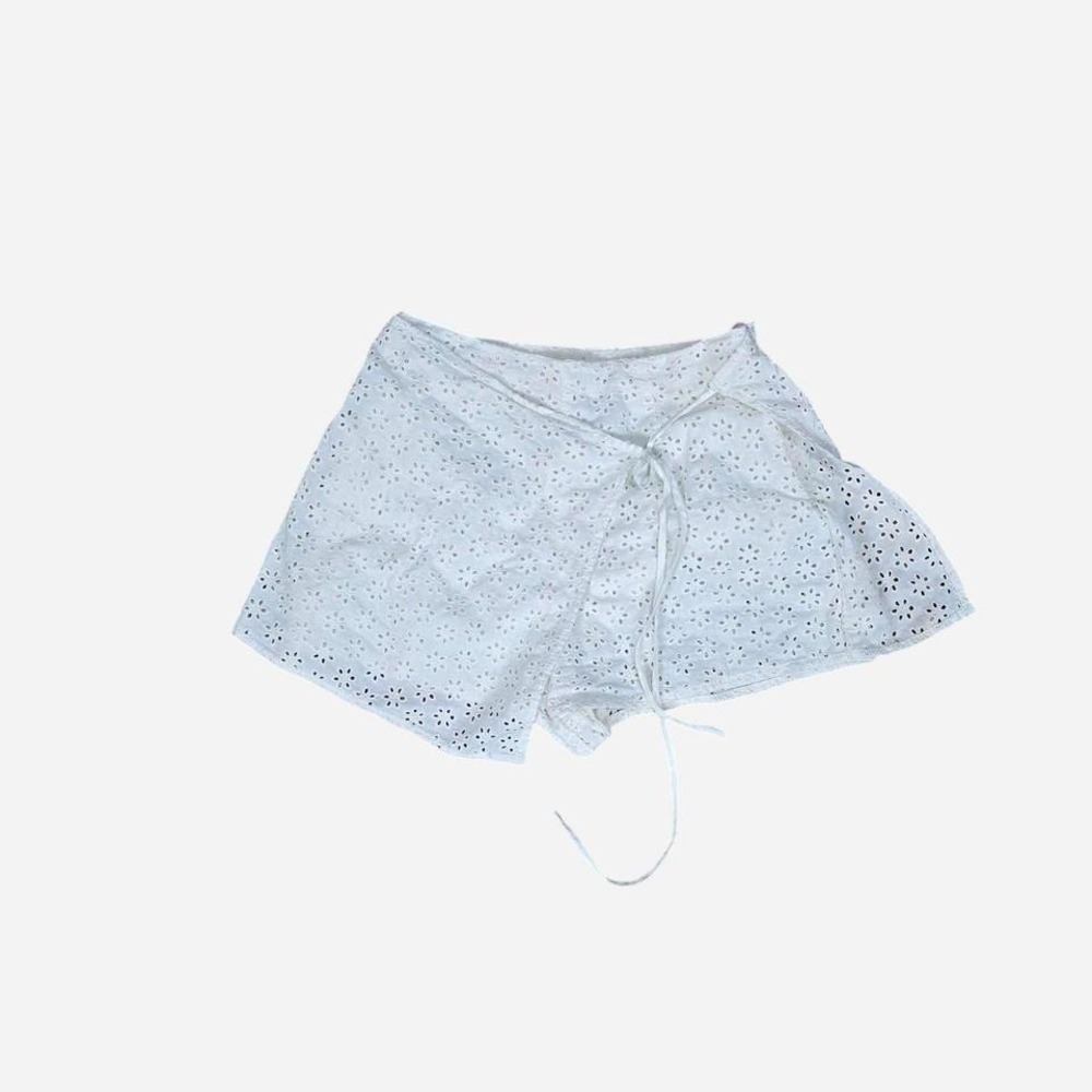 Forever 21 Eyelet Wrap‎ Shorts Womens XS White Good Lace Tie Front Boho Summer